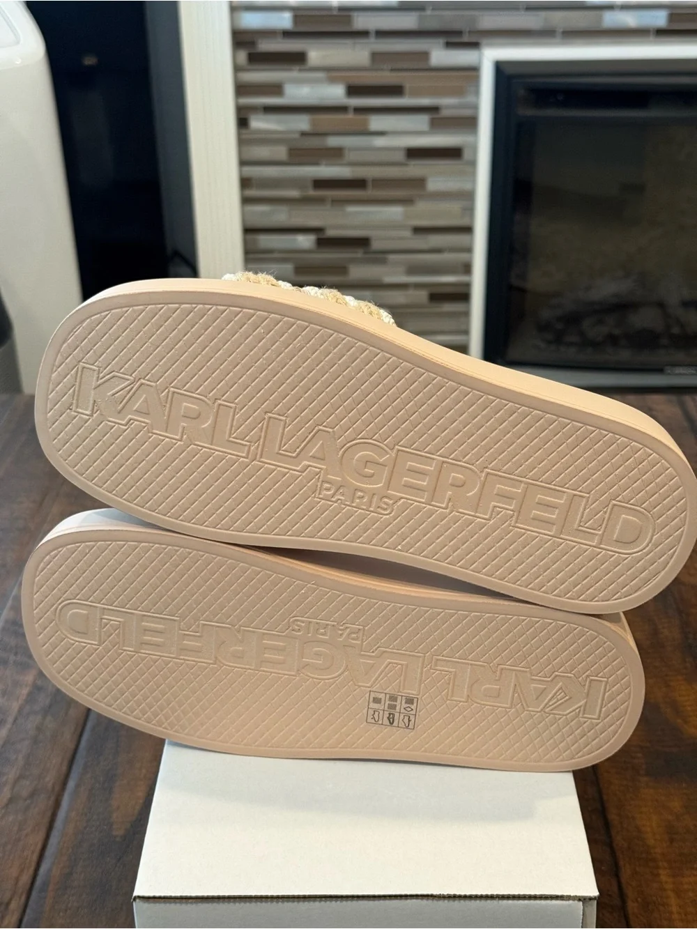 Karl Lagerfeld Paris Ortley Platform Slide Sandal (NWOT)